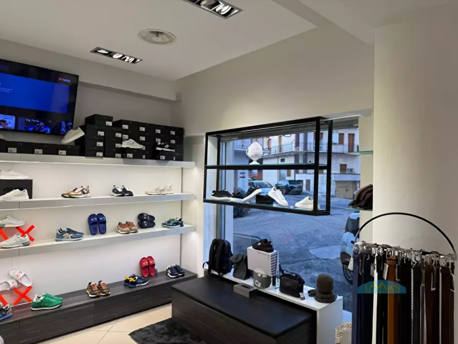 Immagine 6 di Negozio in vendita  in Via Antonio Gramsci a Ceglie Messapico