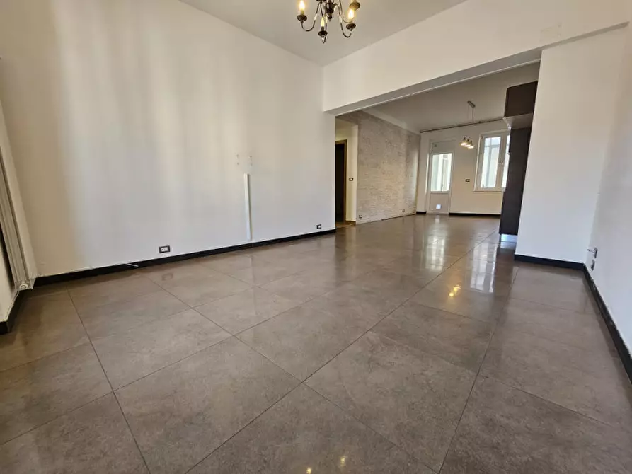 Immagine 2 di Appartamento in vendita  in Piazza Saffi a Savona