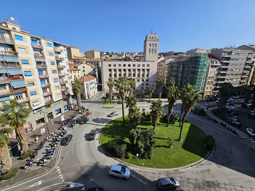 Immagine 5 di Appartamento in vendita  in Piazza Saffi a Savona
