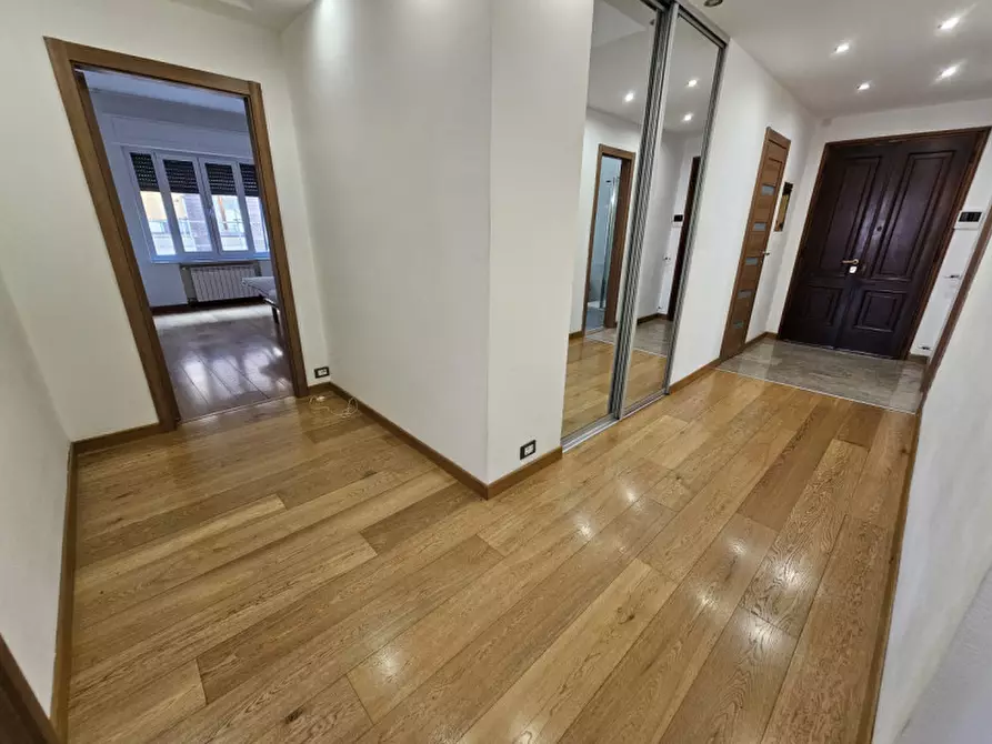 Immagine 8 di Appartamento in vendita  in Piazza Saffi a Savona