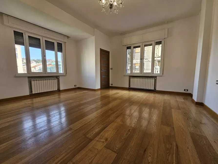 Immagine 9 di Appartamento in vendita  in Piazza Saffi a Savona