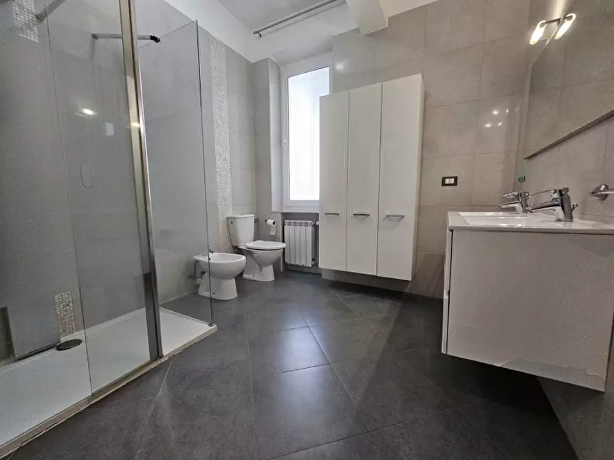 Immagine 18 di Appartamento in vendita  in Piazza Saffi a Savona