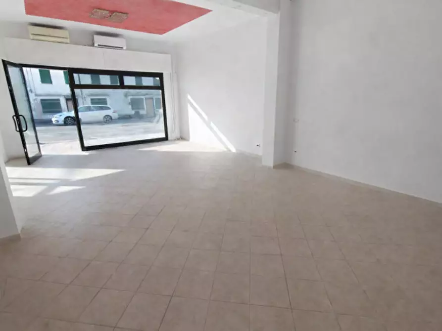 Immagine 3 di Negozio in affitto  in Via Nazario Sauro 184 a San Donà Di Piave