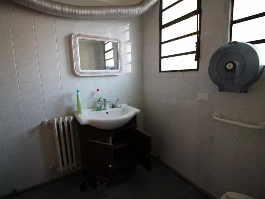 Immagine 10 di Negozio in affitto  in Via Nazario Sauro 184 a San Donà Di Piave