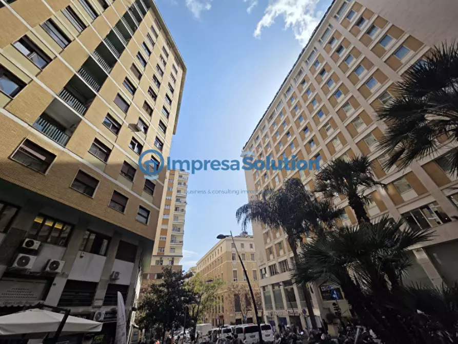 Immagine 2 di Negozio in affitto  in Via Roberto Bracco a Napoli