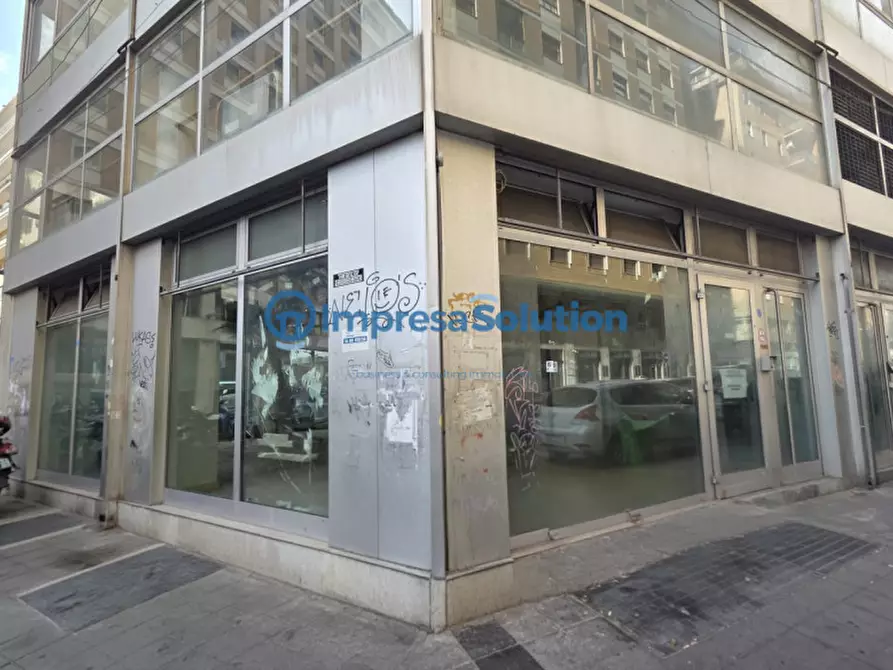 Immagine 4 di Negozio in affitto  in Via Roberto Bracco a Napoli