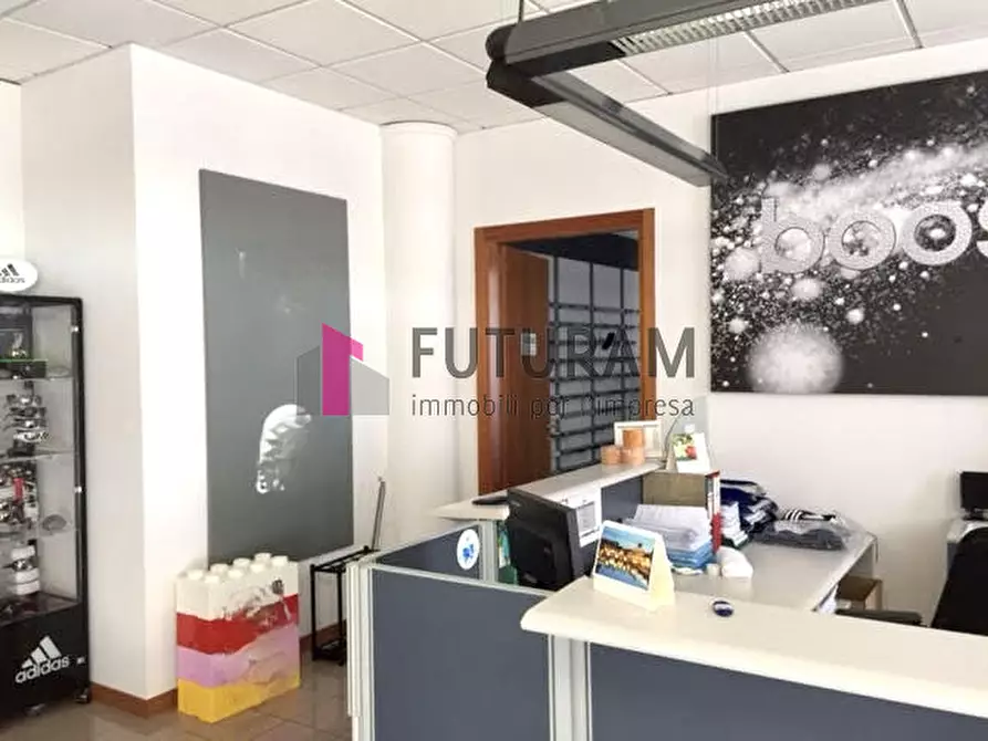 Immagine 2 di Negozio in vendita  a Mestrino