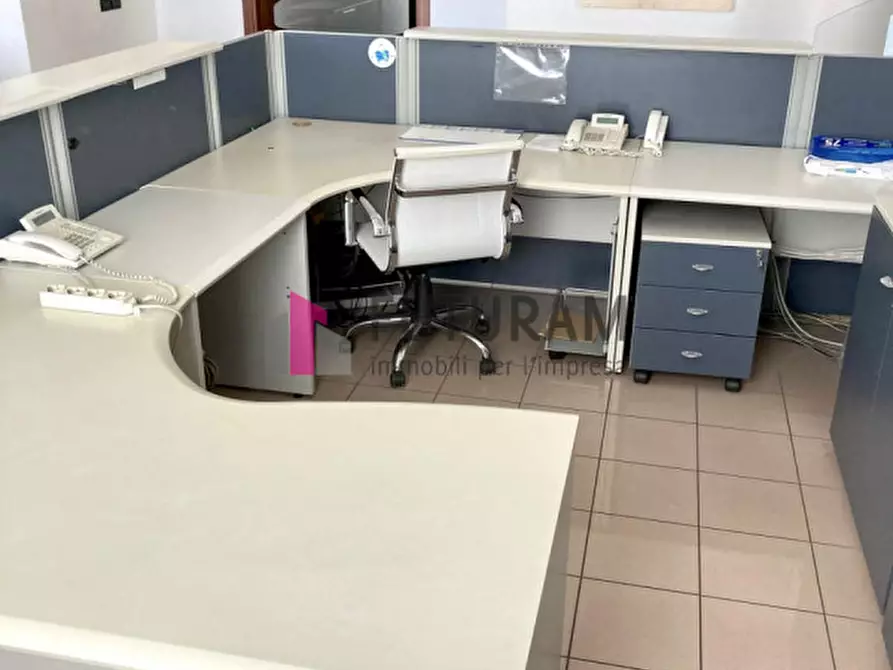 Immagine 8 di Negozio in vendita  a Mestrino