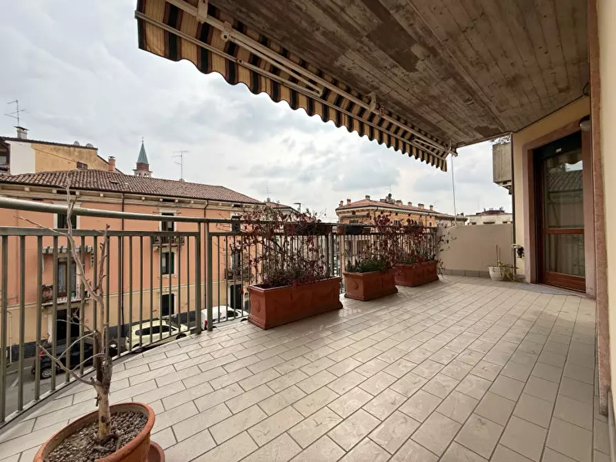 Immagine 10 di Appartamento in vendita  in Via Cesare Betteloni 19 a Verona