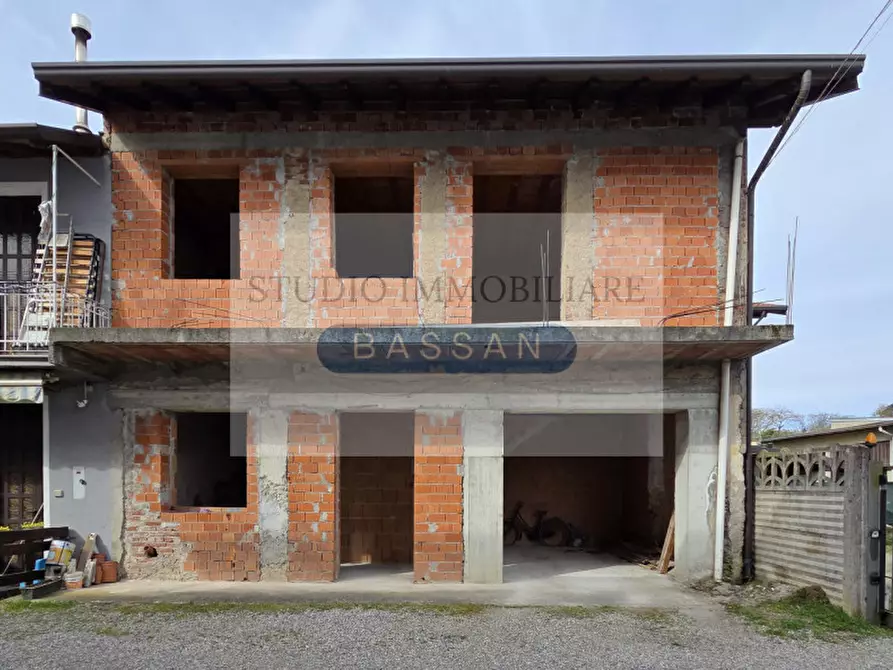 Immagine 1 di Rustico / casale in vendita  in Via San Giorgio 6 a Casorate Sempione