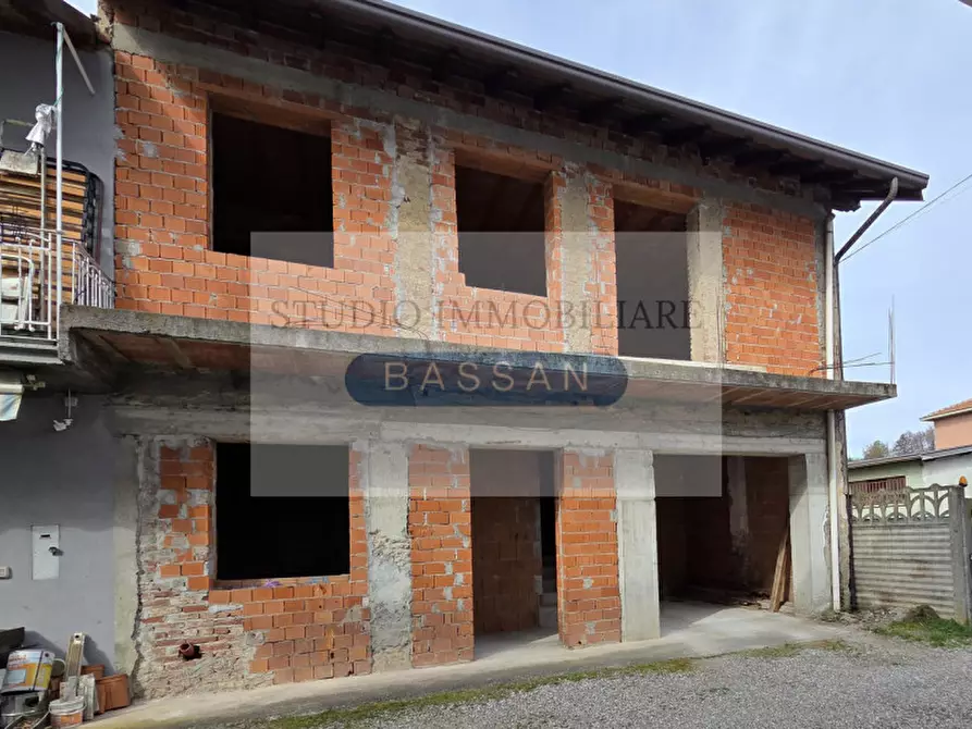 Immagine 2 di Rustico / casale in vendita  in Via San Giorgio 6 a Casorate Sempione
