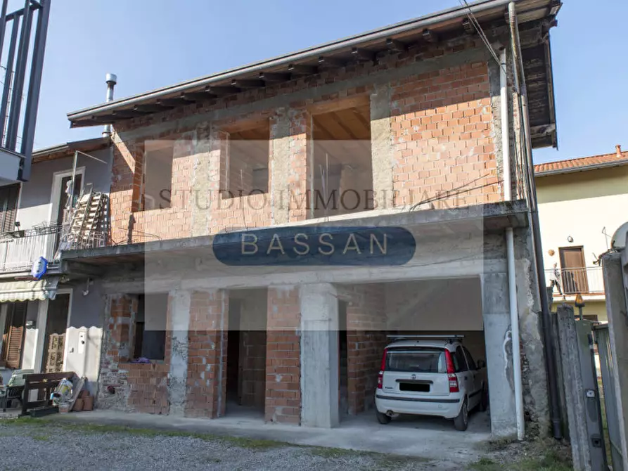 Immagine 23 di Rustico / casale in vendita  in Via San Giorgio 6 a Casorate Sempione