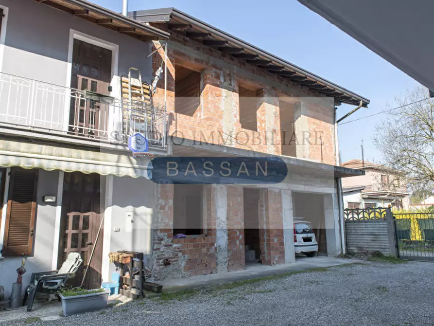 Immagine 25 di Rustico / casale in vendita  in Via San Giorgio 6 a Casorate Sempione
