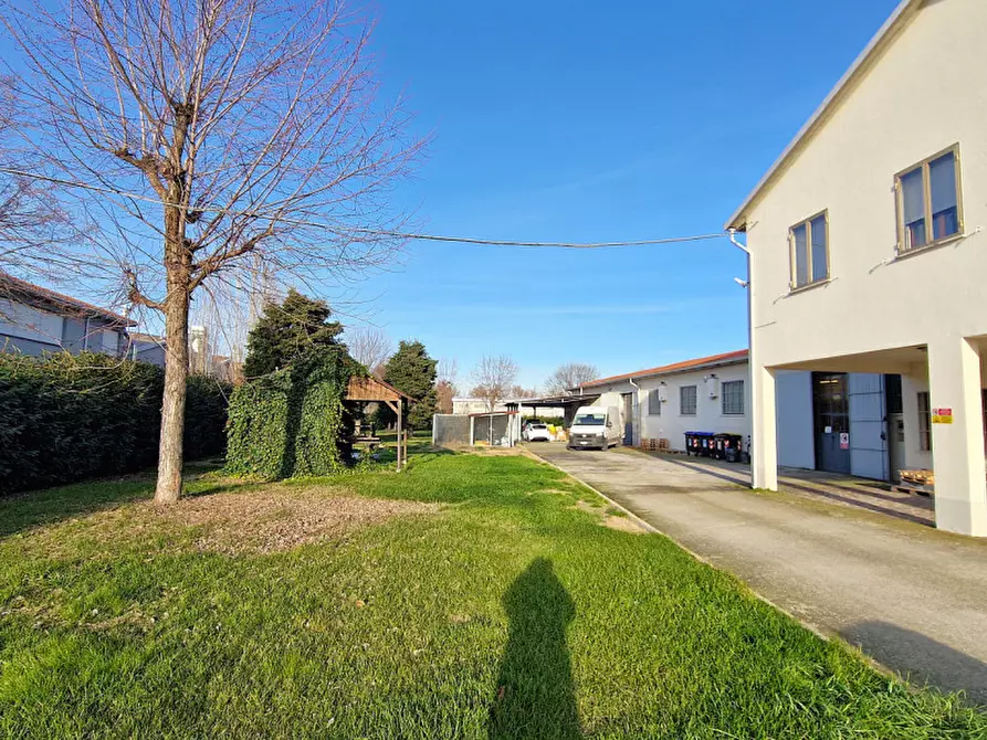 Immagine 10 di Magazzino in affitto  in Via Mavora, 13 a Sant'agata Bolognese
