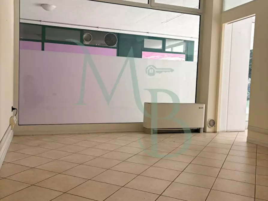 Immagine 10 di Negozio in vendita  in Piazza Madre Teresa di Calcutta a Rubano