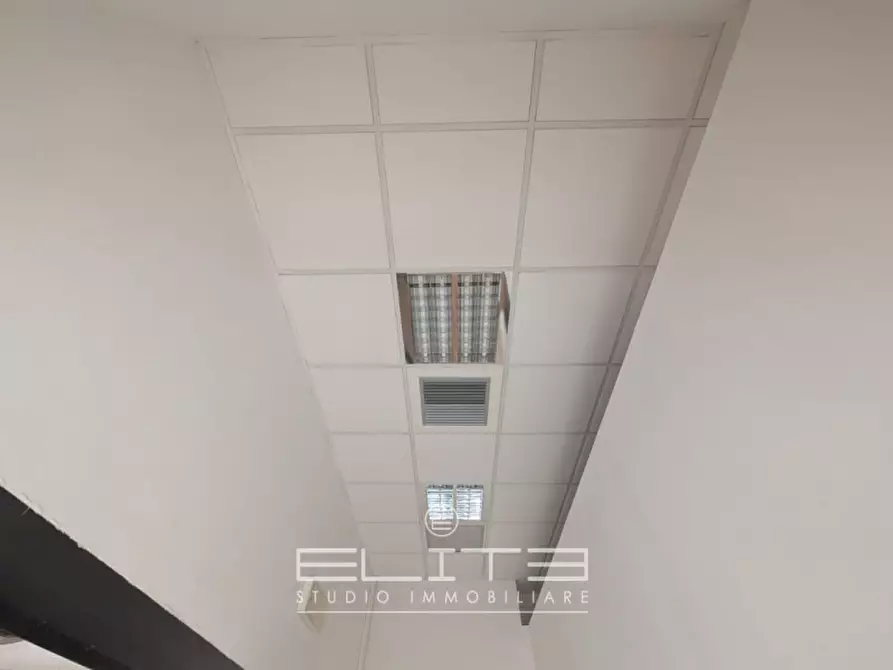 Immagine 4 di Laboratorio in vendita  in Piazza del Plebiscito a Ancona