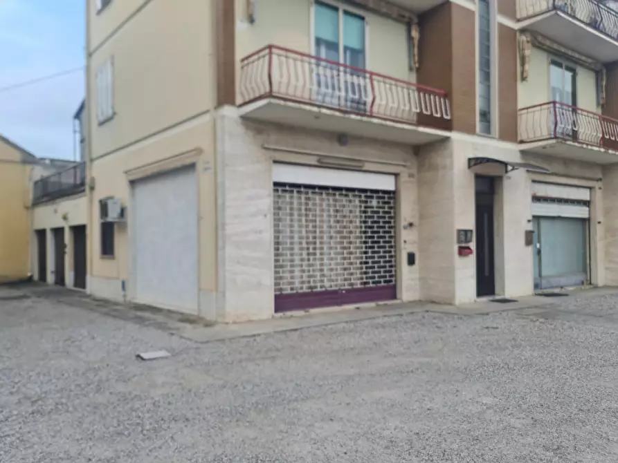 Immagine 2 di Ufficio in vendita  in VIA CHIESA 272 a Ferrara