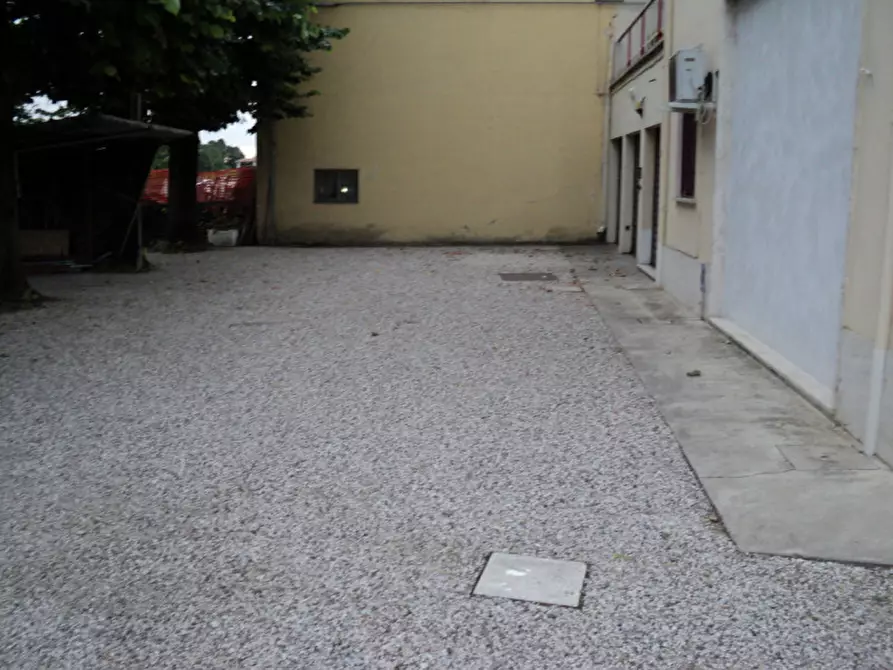 Immagine 7 di Ufficio in vendita  in VIA CHIESA 272 a Ferrara