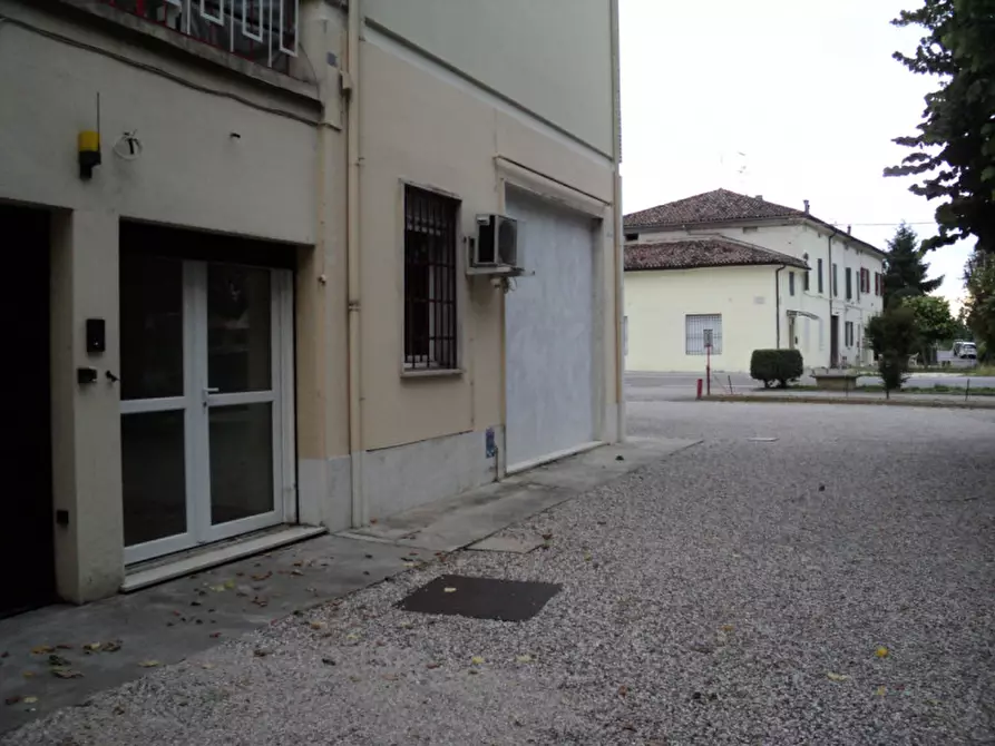 Immagine 22 di Ufficio in vendita  in VIA CHIESA 272 a Ferrara