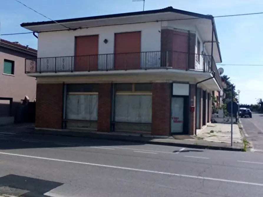 Immagine 2 di Negozio in vendita  in via martiri della libertà 45 a Zimella