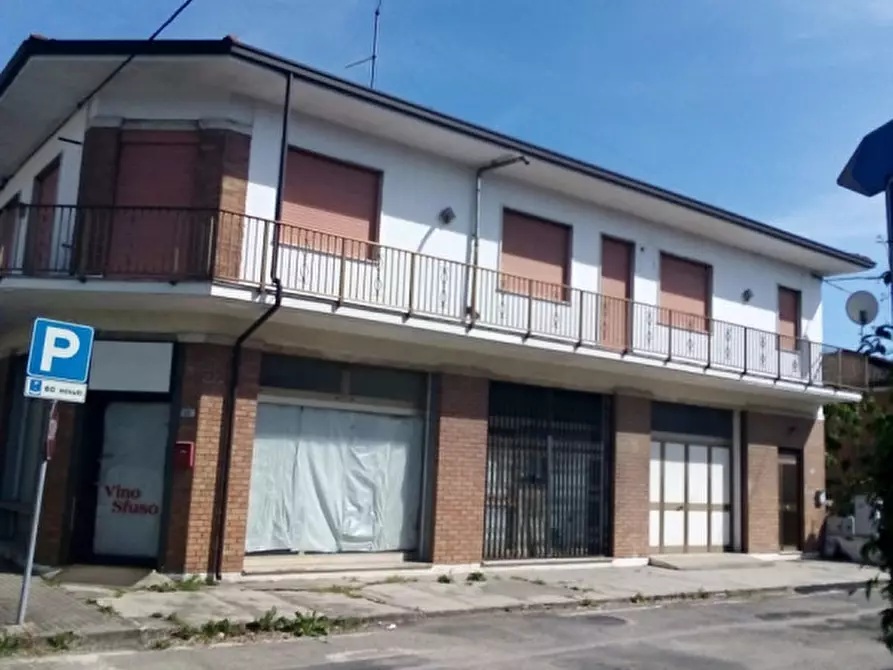 Immagine 3 di Negozio in vendita  in via martiri della libertà 45 a Zimella