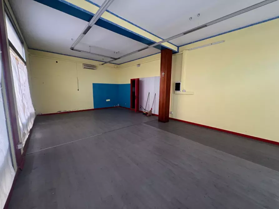 Immagine 4 di Negozio in vendita  in via martiri della libertà 45 a Zimella