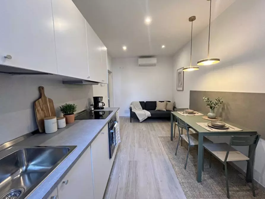 Immagine 1 di Appartamento in vendita  in VIA  MASSENZIO MASIA a Bologna