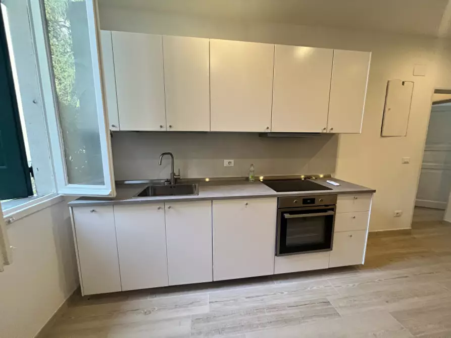 Immagine 2 di Appartamento in vendita  in VIA  MASSENZIO MASIA a Bologna