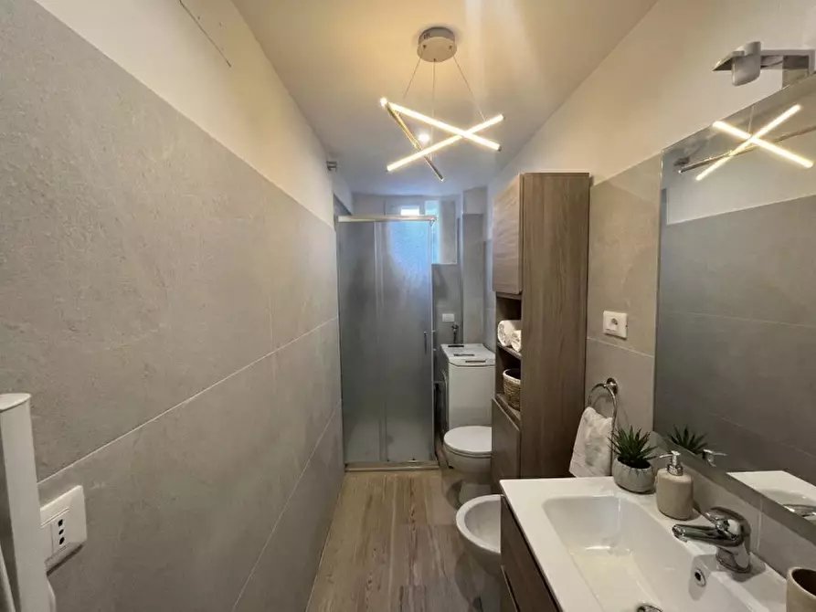 Immagine 4 di Appartamento in vendita  in VIA  MASSENZIO MASIA a Bologna