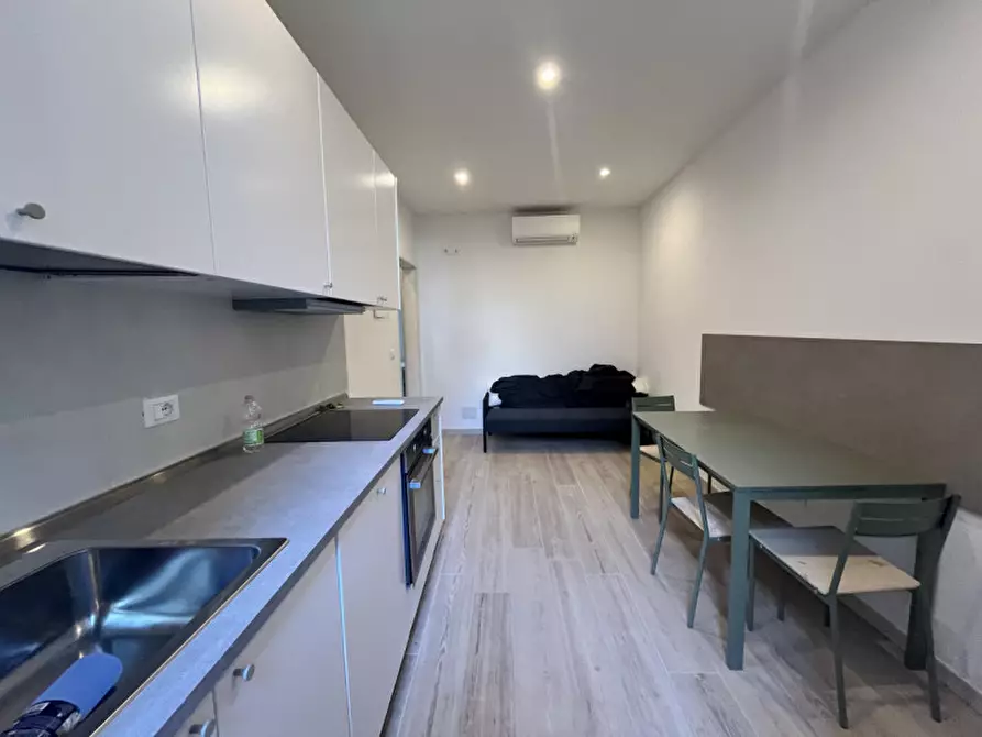 Immagine 3 di Appartamento in vendita  in VIA  MASSENZIO MASIA a Bologna