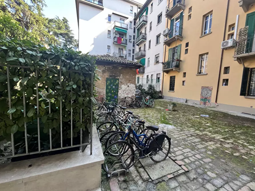 Immagine 10 di Appartamento in vendita  in VIA  MASSENZIO MASIA a Bologna