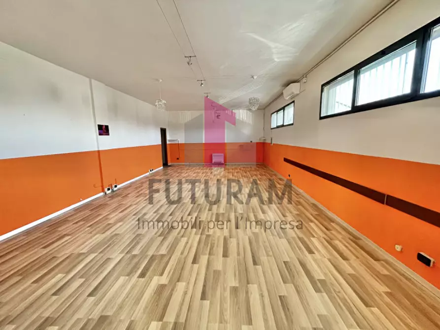 Immagine 2 di Negozio in vendita  a Torri Di Quartesolo