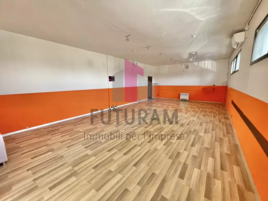 Immagine 3 di Negozio in vendita  a Torri Di Quartesolo