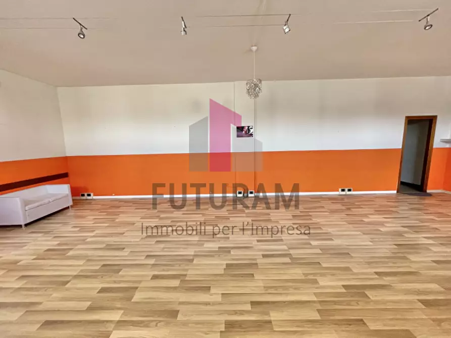 Immagine 4 di Negozio in vendita  a Torri Di Quartesolo