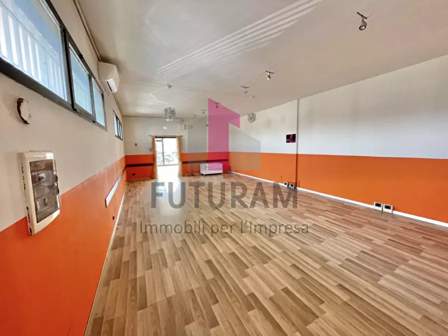 Immagine 5 di Negozio in vendita  a Torri Di Quartesolo