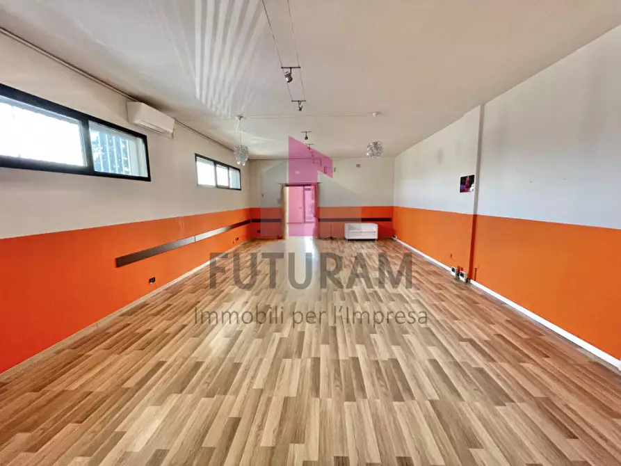 Immagine 6 di Negozio in vendita  a Torri Di Quartesolo