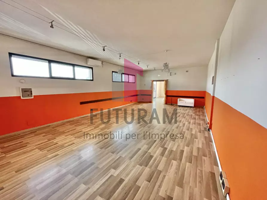 Immagine 7 di Negozio in vendita  a Torri Di Quartesolo