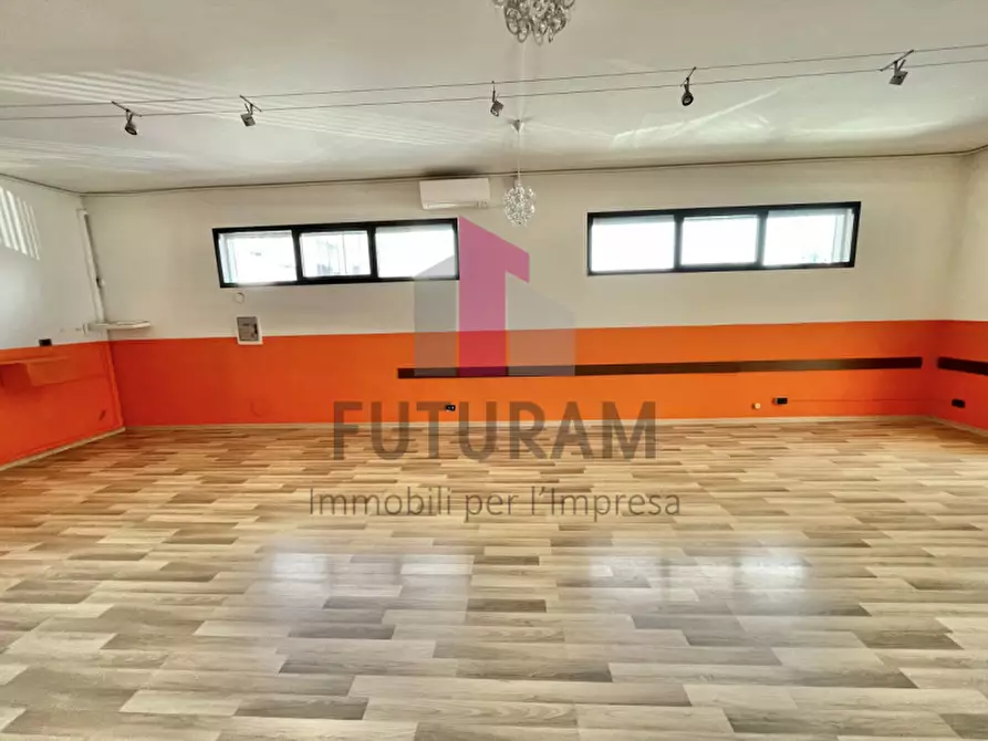 Immagine 8 di Negozio in vendita  a Torri Di Quartesolo