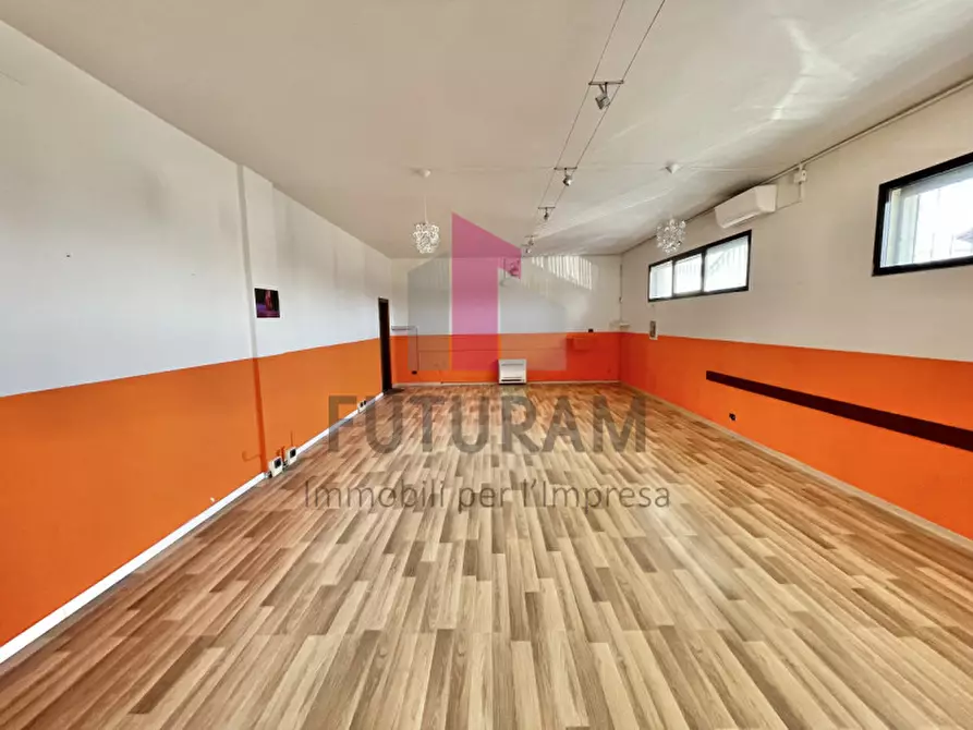 Immagine 10 di Negozio in vendita  a Torri Di Quartesolo