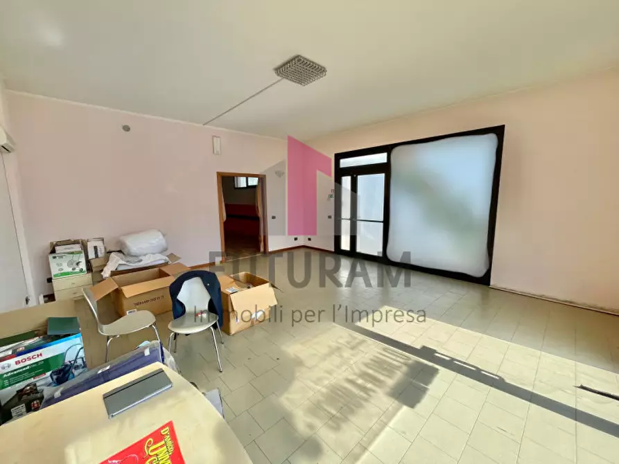 Immagine 13 di Negozio in vendita  a Torri Di Quartesolo