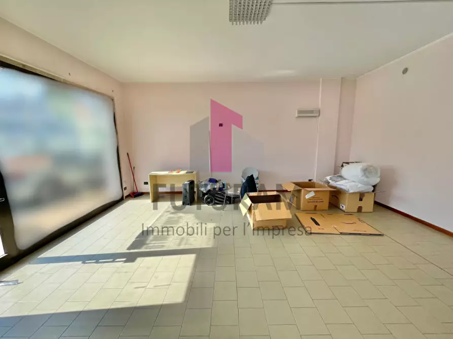 Immagine 16 di Negozio in vendita  a Torri Di Quartesolo