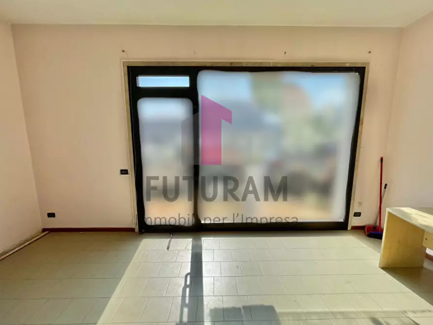 Immagine 20 di Negozio in vendita  a Torri Di Quartesolo