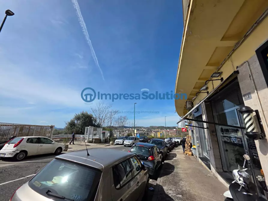 Immagine 2 di Negozio in vendita  in via michele da caravaggio a Napoli