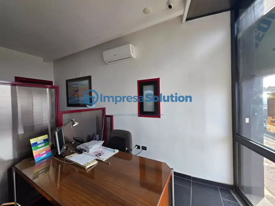 Immagine 6 di Negozio in vendita  in via michele da caravaggio a Napoli