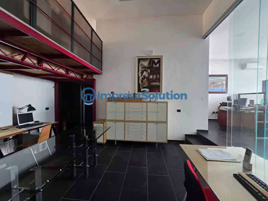 Immagine 18 di Negozio in vendita  in via michele da caravaggio a Napoli