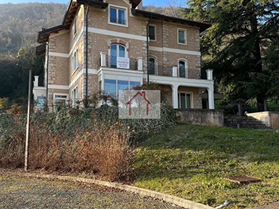 Immagine 3 di Villa in vendita  in Via Alessandro Rossi a Piovene Rocchette