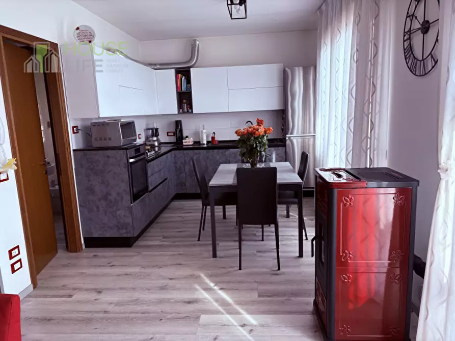 Immagine 1 di Appartamento in vendita  in Via Roma a Torrebelvicino