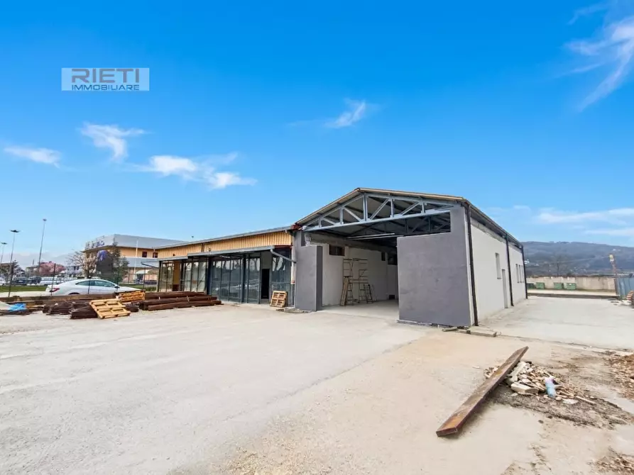 Immagine 1 di Negozio in affitto  in Via Marco Curio Dentato a Rieti