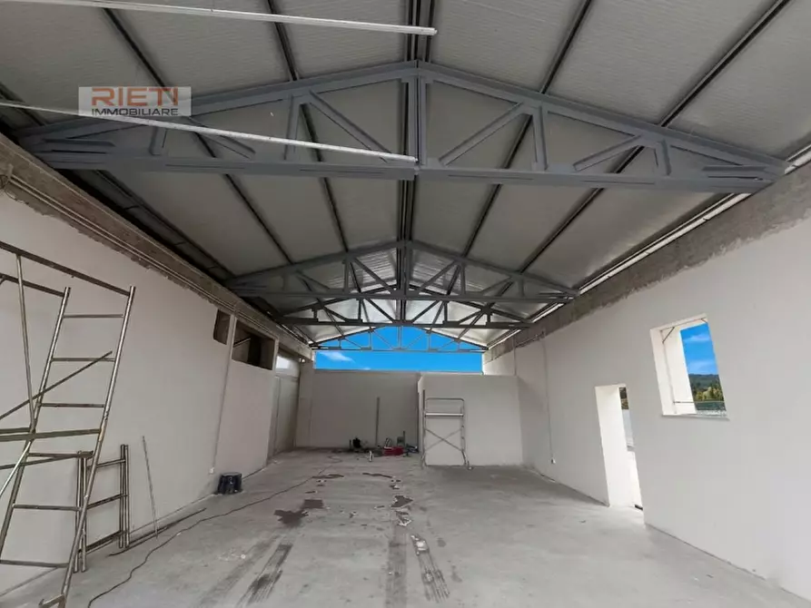 Immagine 4 di Negozio in affitto  in Via Marco Curio Dentato a Rieti