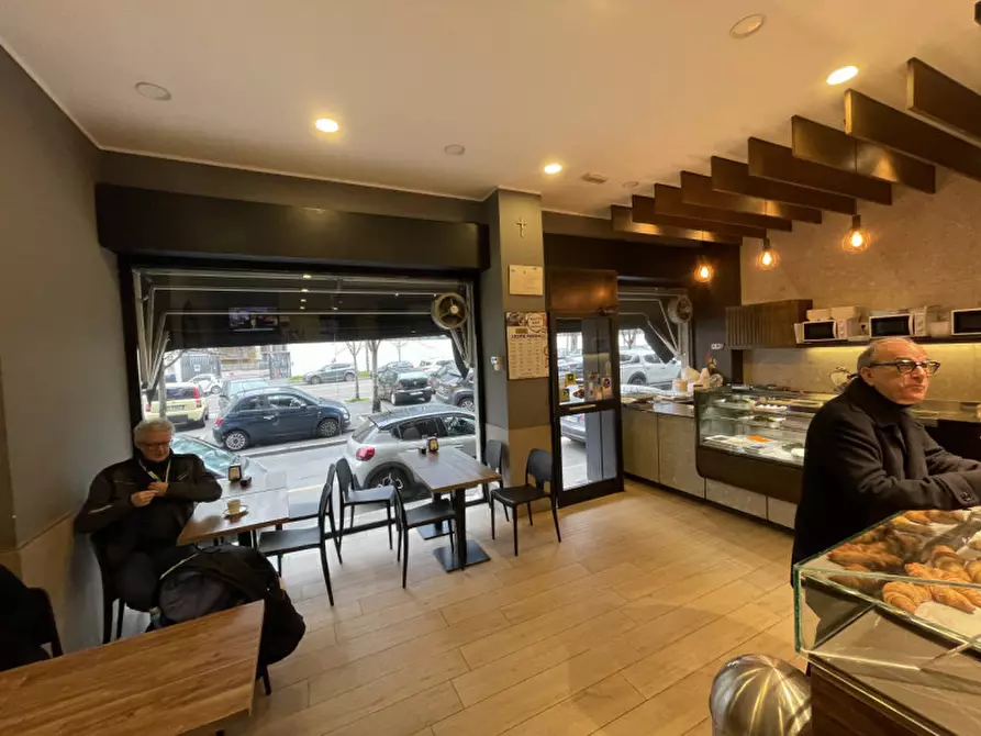 Immagine 4 di Negozio in vendita  in Bastioni di Porta Nuova 15 a Milano